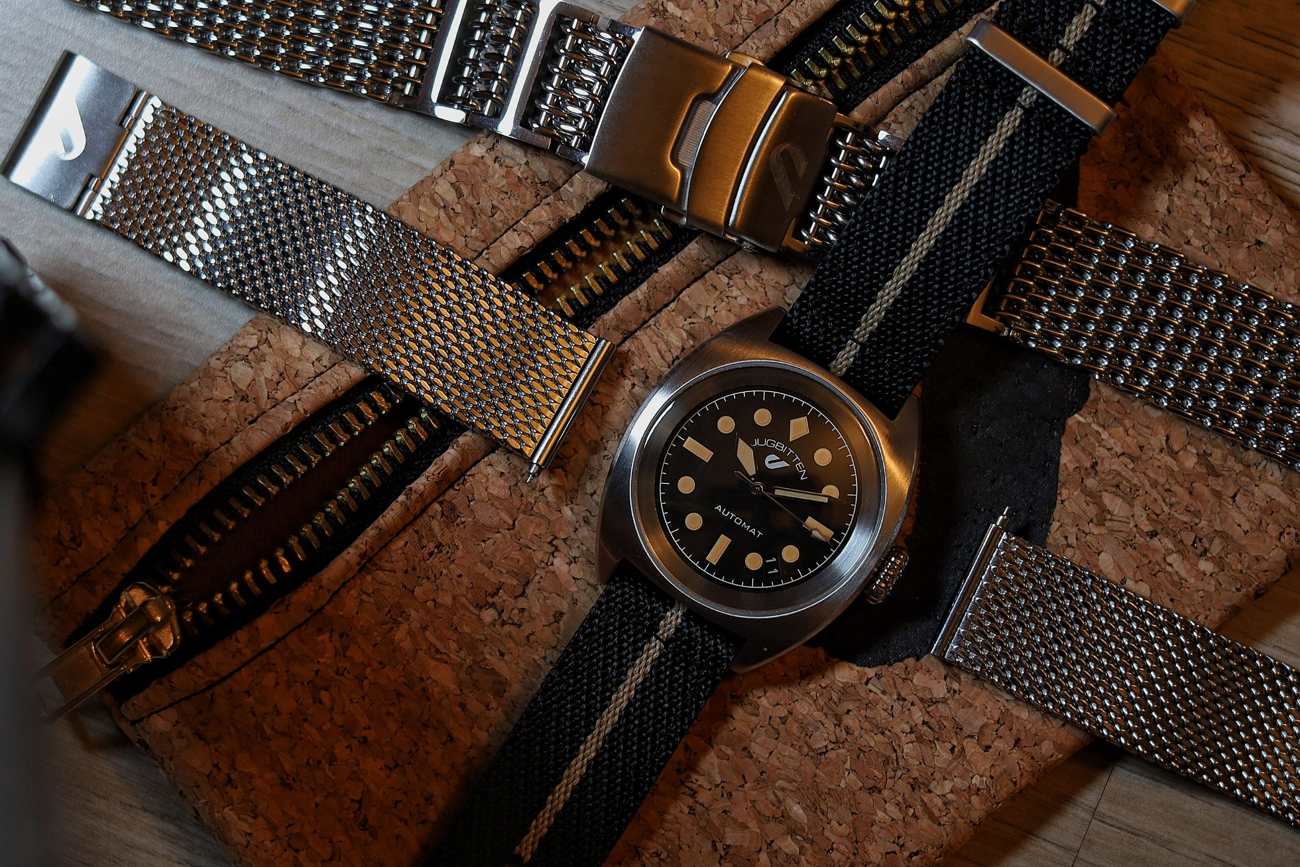 Jugbitten 39mm automatic rannekkeiden kera