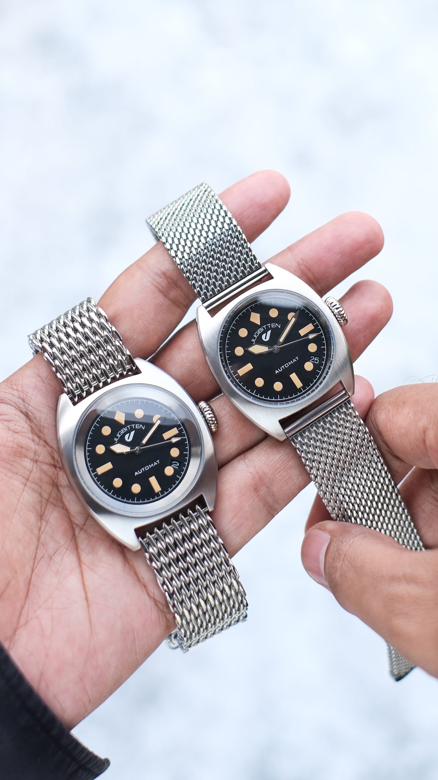 Jugbitten-kellot 36mm ja 39mm koossa vierekkäin, suomalainen design